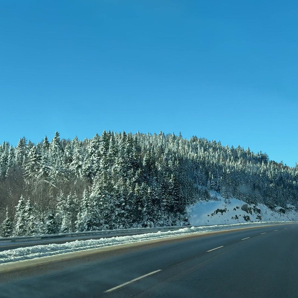 Dezembro: a rodovia 15 coberta de neve