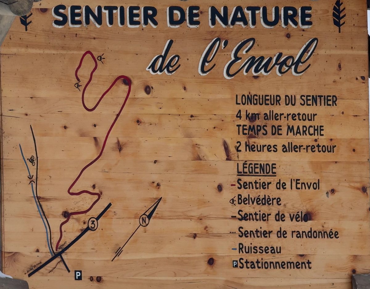 O painel informativo da L’Envol, uma trilha de natureza