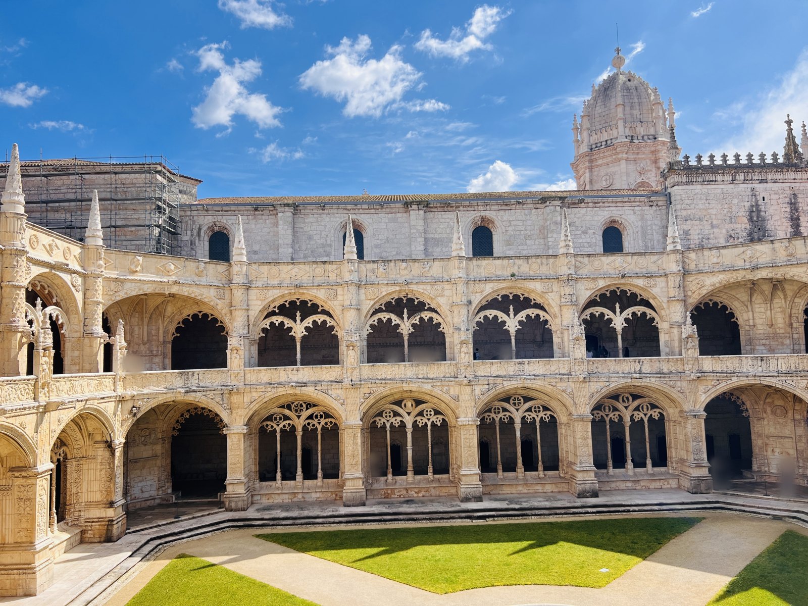 O claustro do Mosteiro dos Jerónimos, visto do andar de cima