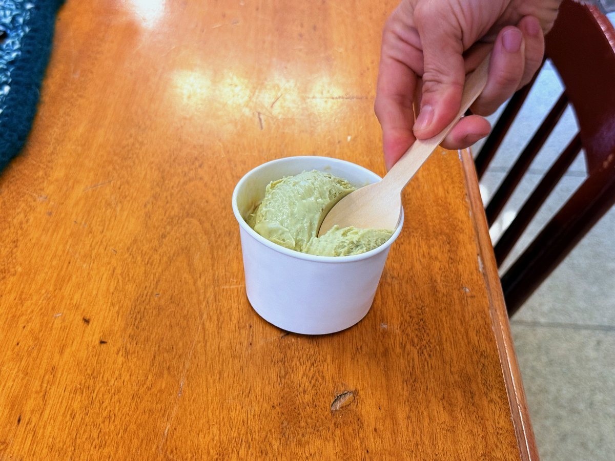 ピスタチオのアイスクリーム1カップ