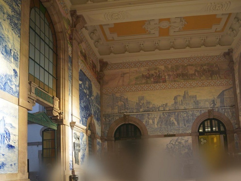 Le hall aux azulejos de la gare de São Bento