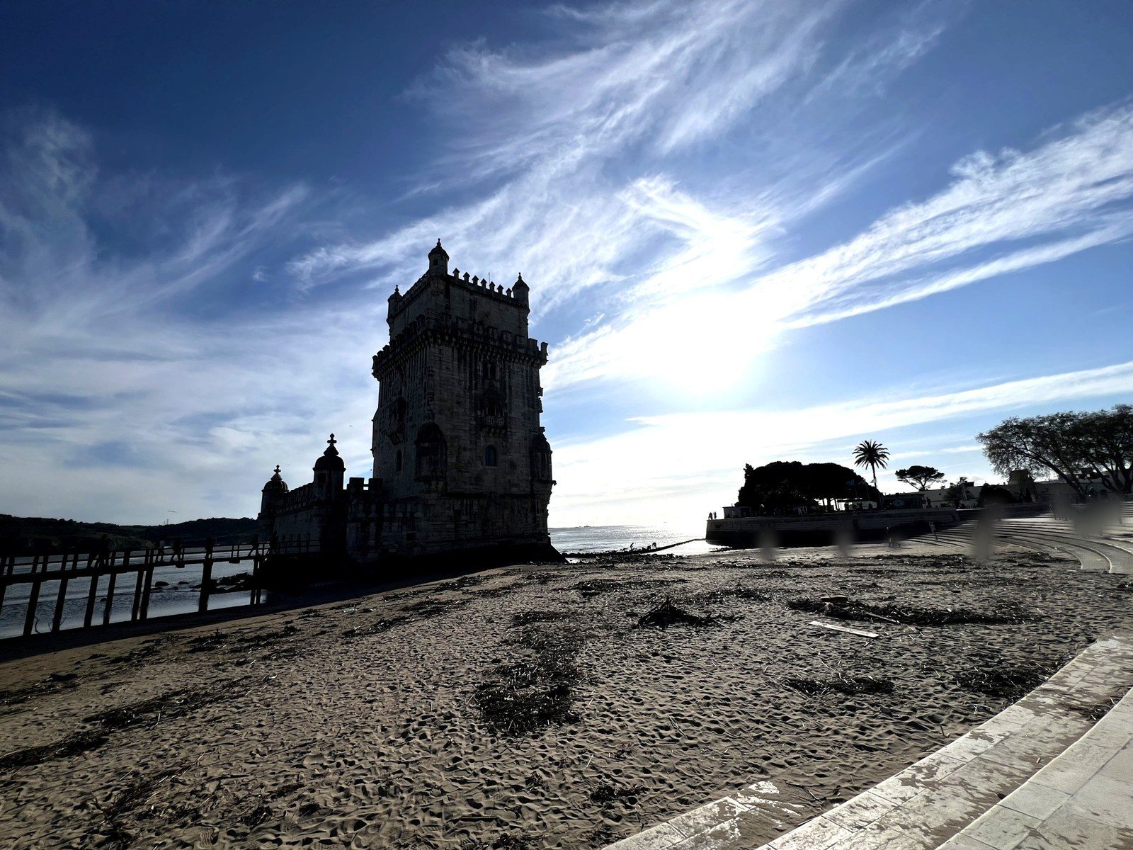 La tour de Belém depuis la rive