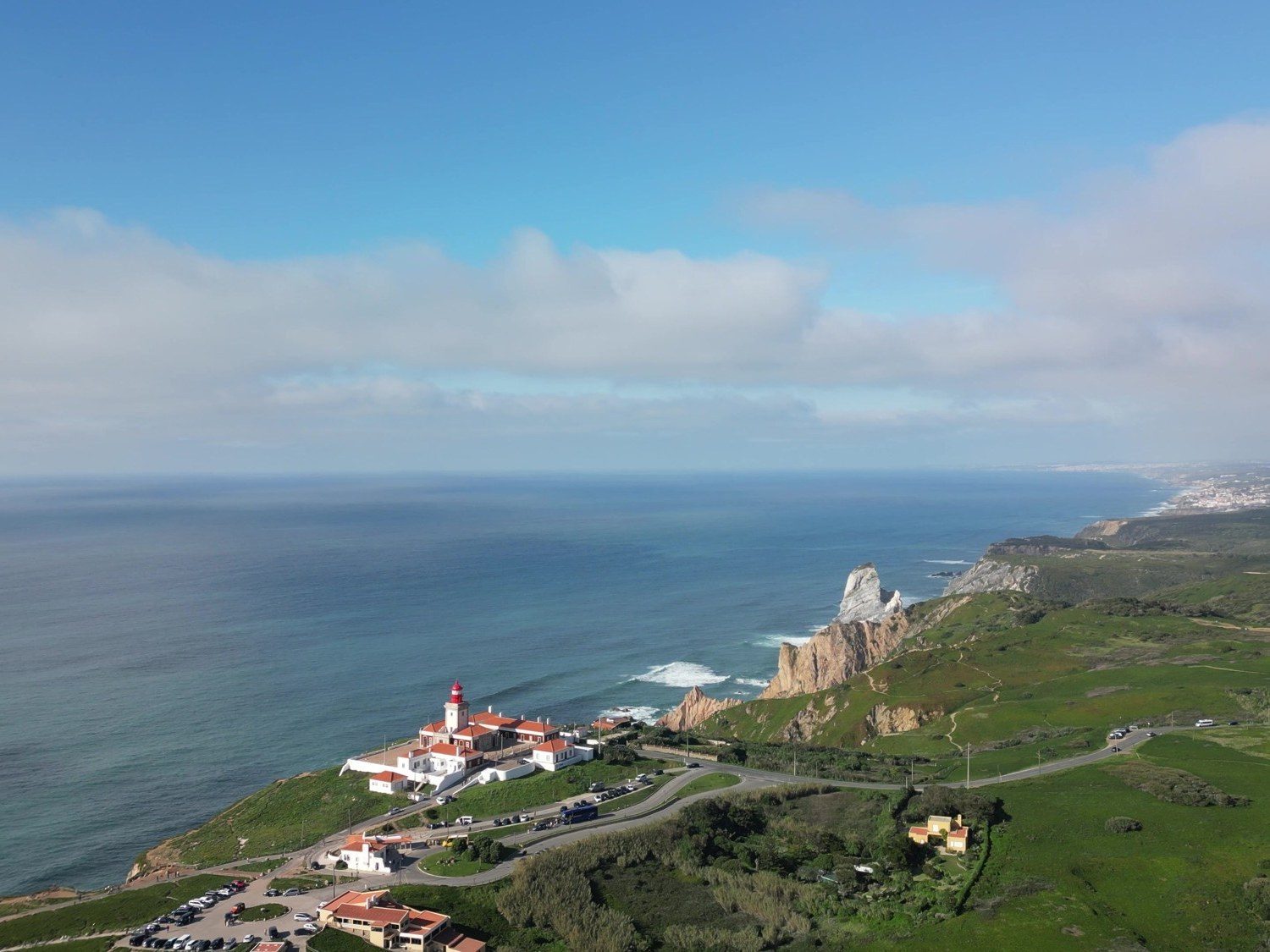 Le phare et la côte du cap da Roca vus du drone