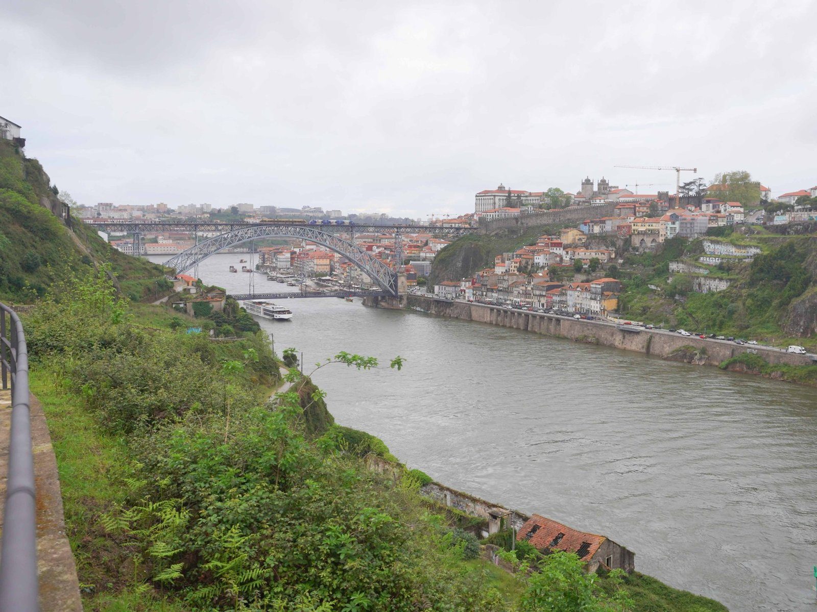 Le Douro et le pont Luís-Ier depuis les quais de Gaia