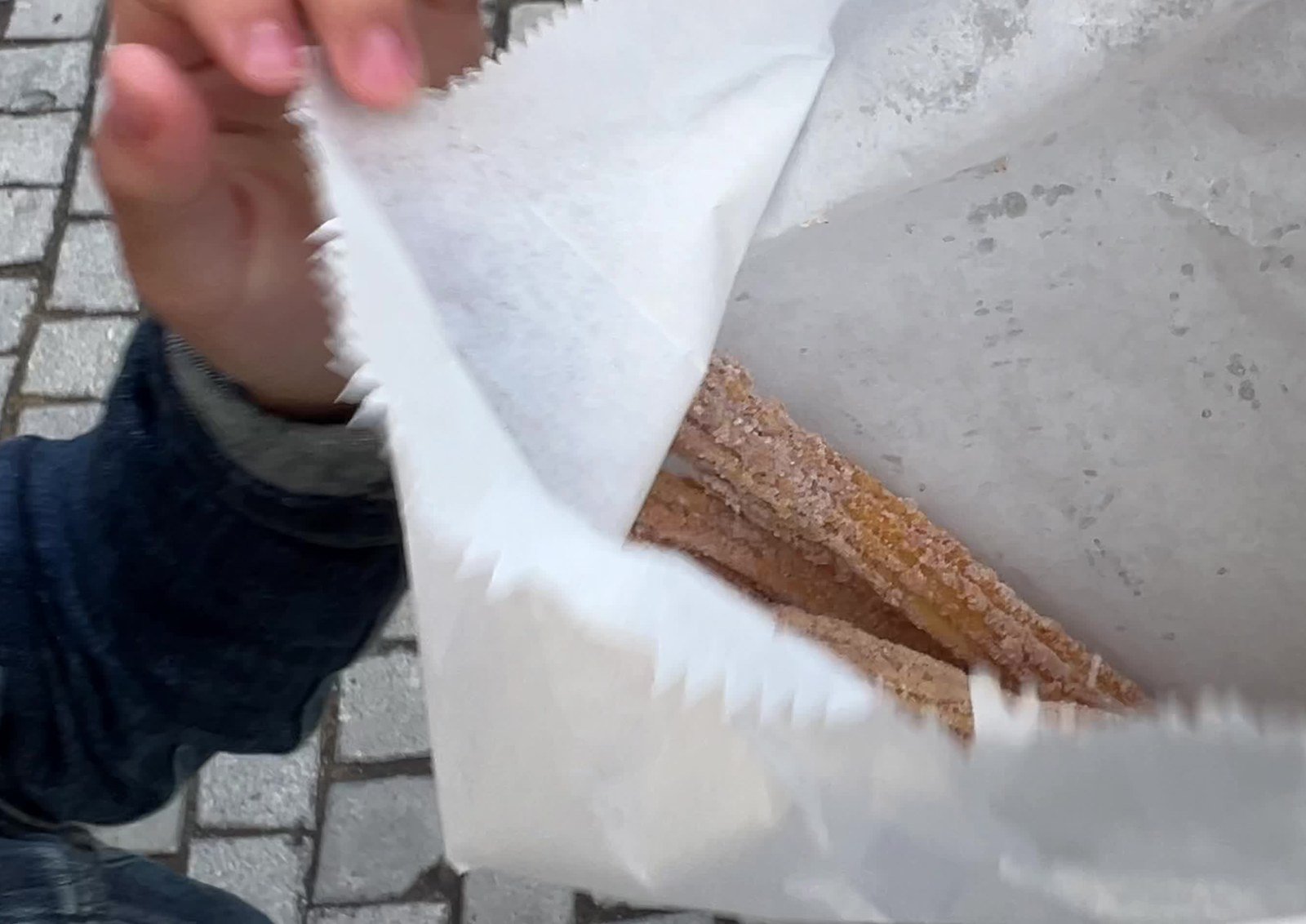 종이봉투에 담긴 츄러스