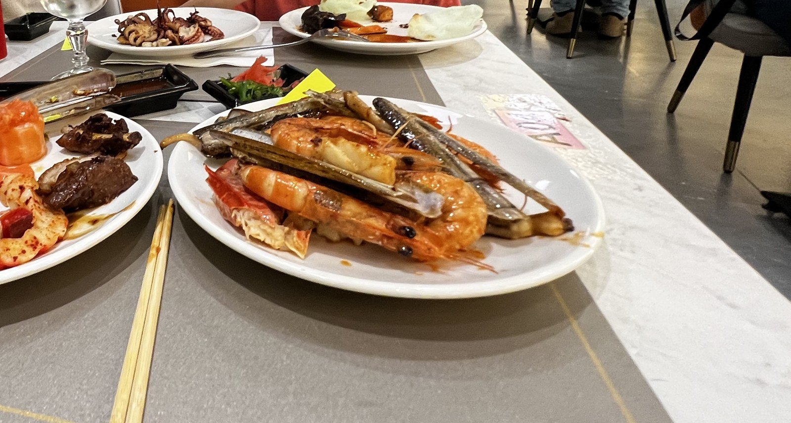 WOK KING에서 철판에 구워 온 해산물