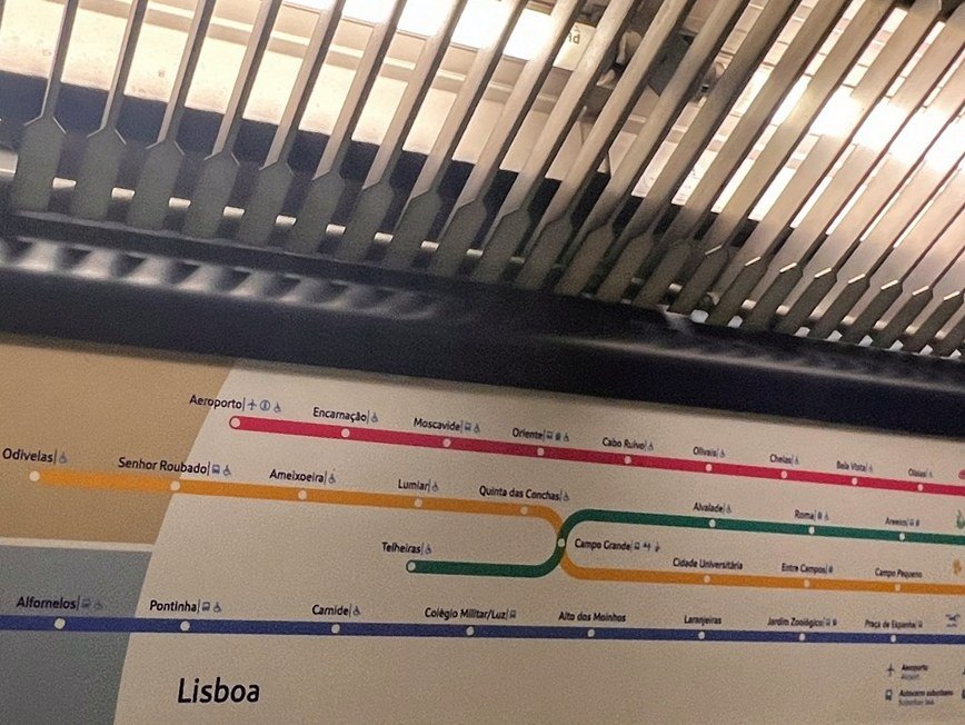 リスボン・メトロの車内の路線図