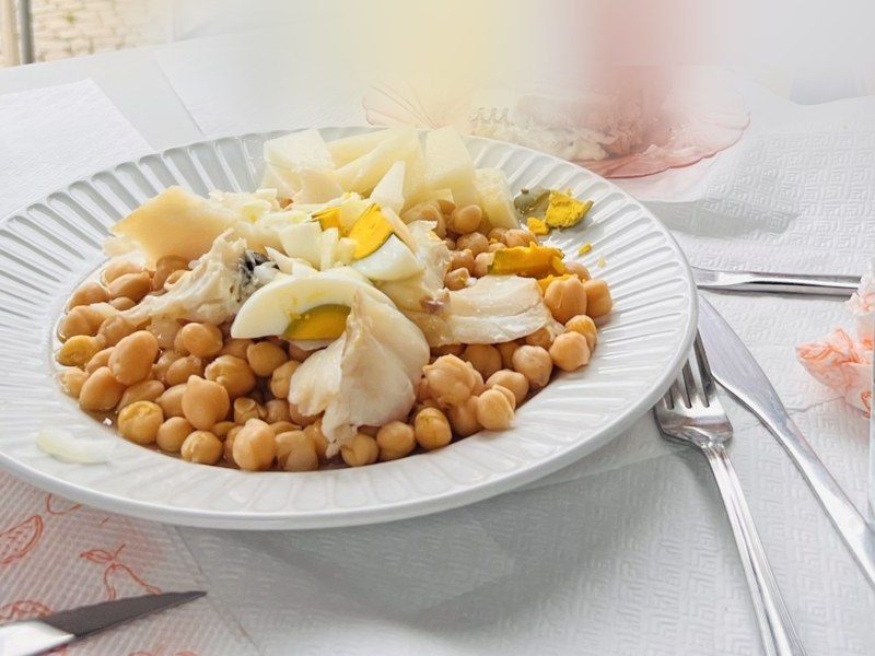Déjeuner à Ourique : pois chiches et morue
