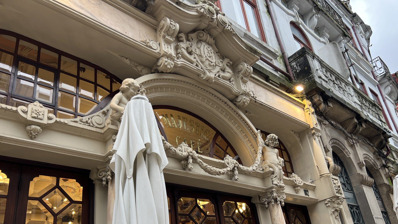 Le Majestic Café, rue Santa Catarina