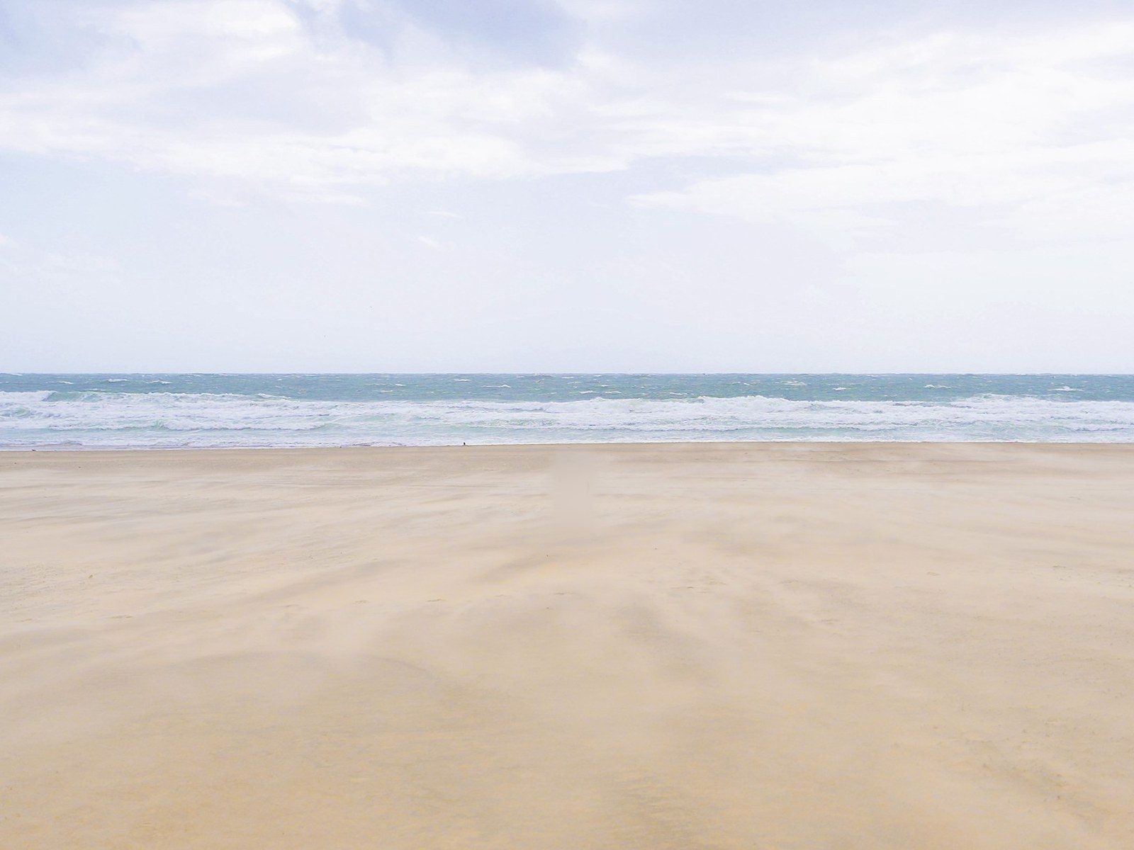La plage de Matosinhos dans le vent